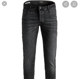 Brand new Jack and Jones Slim fit jeans with a tapered leg and low rise